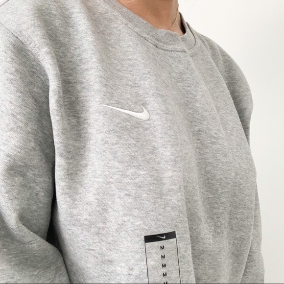 SOLD nike crew neck - new with tag - Picture 2 of 7
